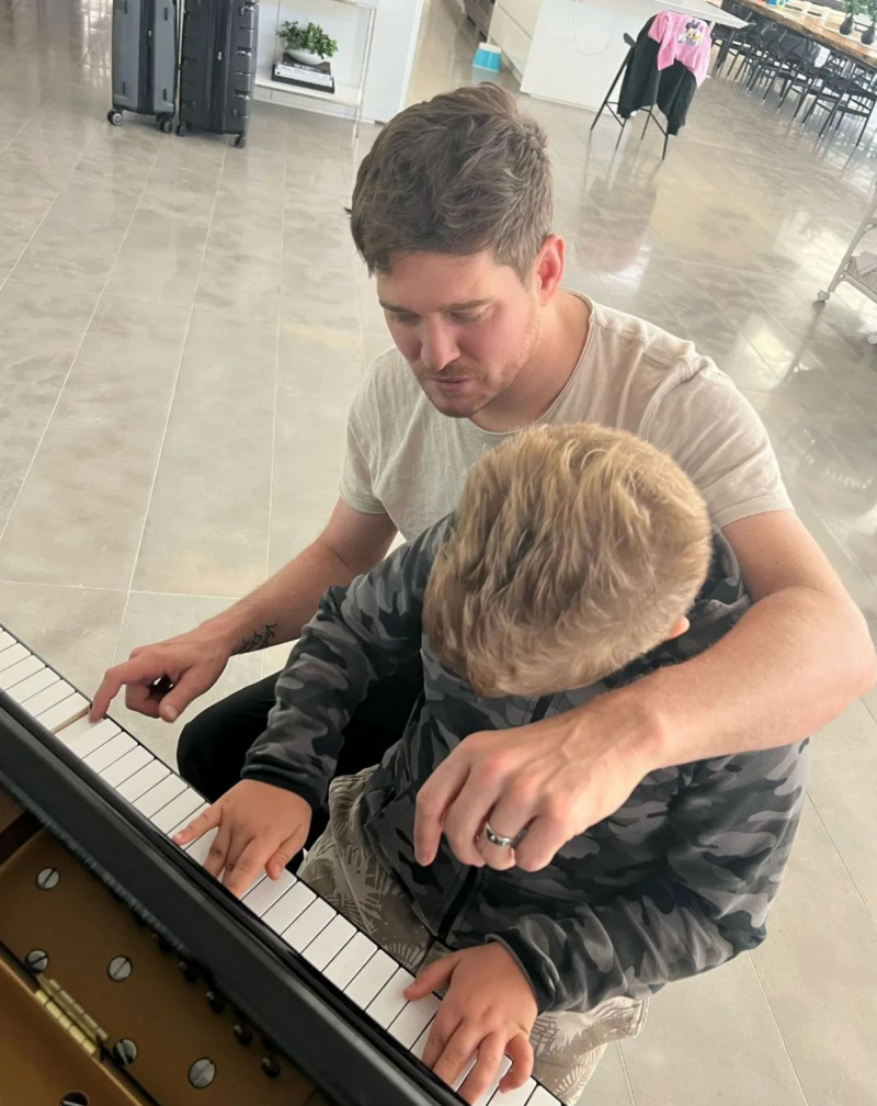 Michael Buble diu que podria haver estat un'Bigger Star' if He Didn't Have Children 4