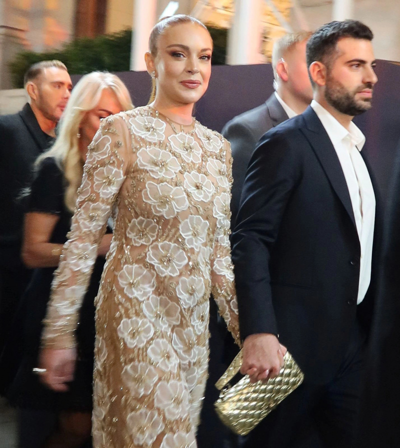 Media Library ‹ Us Weekly — WordPress Falling For Christmas Elenco Destaques no Paris Theatre, NYC