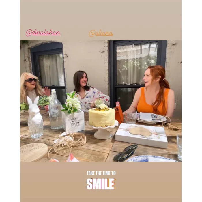 Grávida Lindsay Lohan comemora primeiro filho's Arrival at Baby Shower With Mom Dina, Sister Ali: Photo