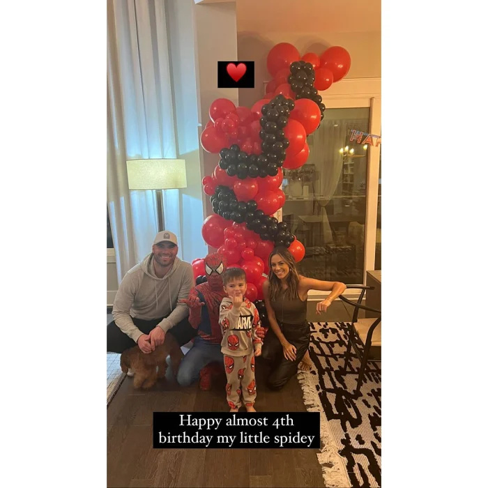 Jana Kramer se reúne con su exmarido Mike Caussin para celebrar a Son Jace's 4th Birthday 3