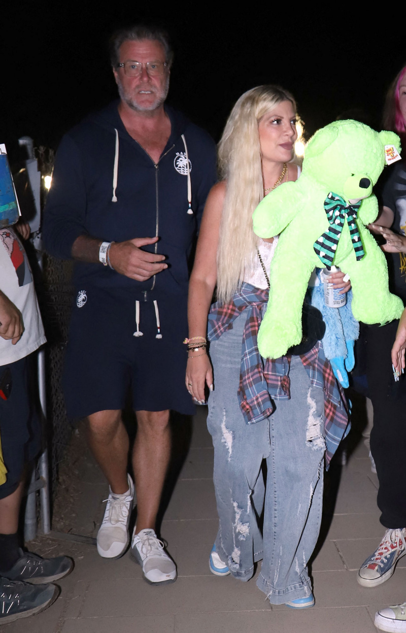 Tori Spelling og Dean McDermott gør en sjælden offentlig optræden sammen i Labor Day Weekend Outing Inline