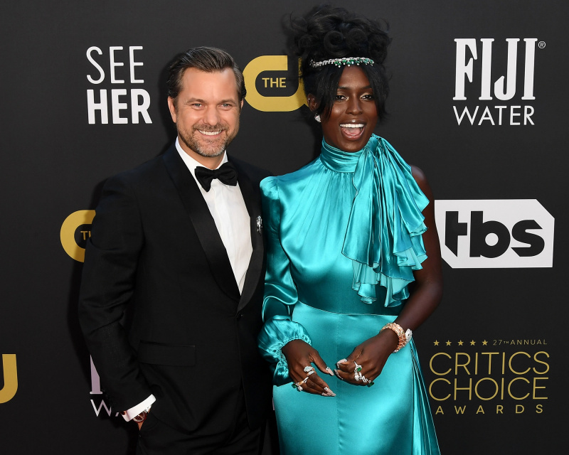 Joshua Jackson dit que sa femme Jodie Turner Smith 'apprécie en quelque sorte' ses scènes de sexe