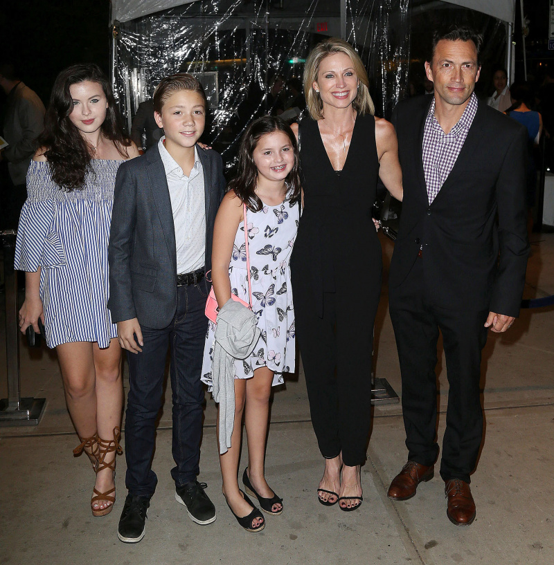   Sa Tuwing Nagpapakita ang Mga Anak na Babae Amy Robach ng Kanilang Suporta kay Andrew Shue at sa Kanyang mga Anak Pagkatapos ng T.J. Drama ng Holmes