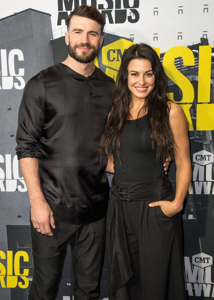 Sam Hunt 在与妻子 Hannah Lee Fowler 的家庭视频中分享女儿 Lucy Louise 的罕见一瞥