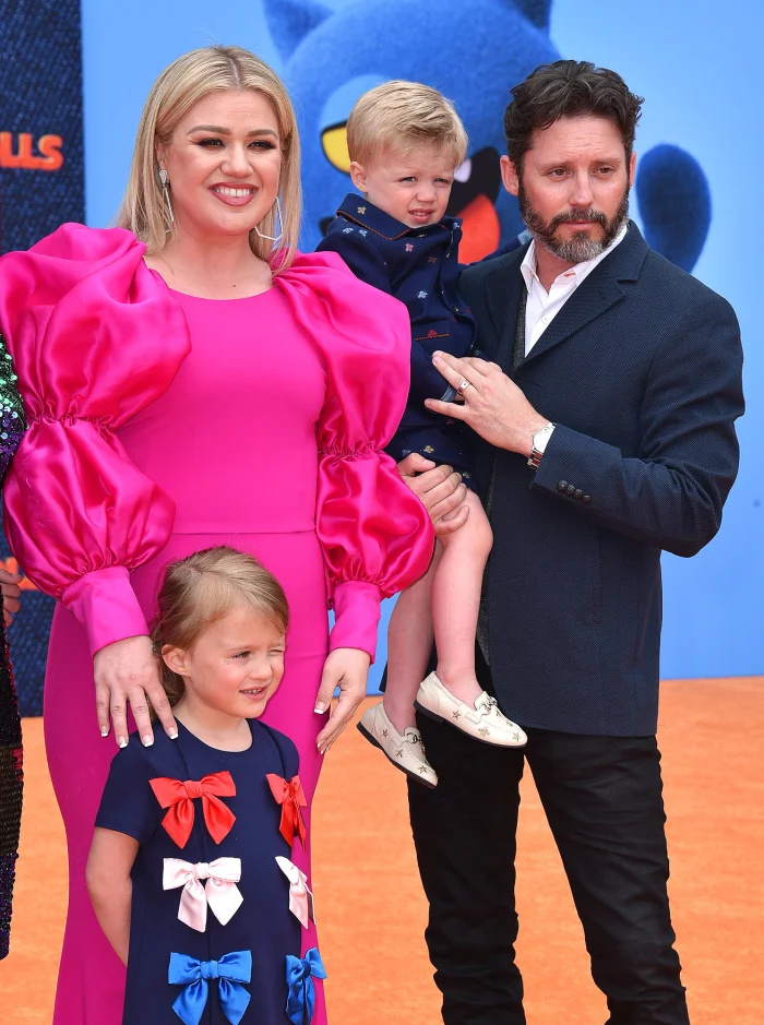Dins de la gran relació de coparentalització de Kelly Clarkson i l'ex Brandon Blackstock: han recorregut un llarg camí 414