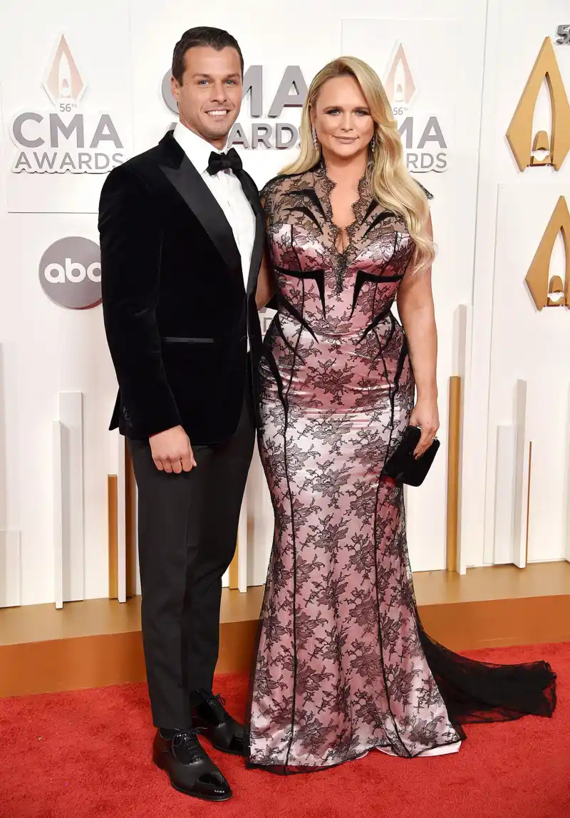 Dynamic Duo! Pozrite si najhorúcejšie páry na udeľovaní cien CMA 2022 – Jessie James Decker a Eric Decker a More56th Annual CMA Awards – Arrivals, Nashville, Spojené štáty americké – 9. novembra 2022