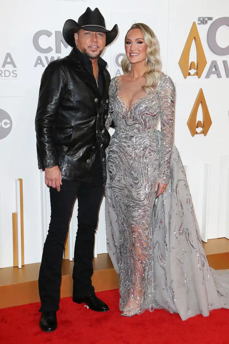 Dynamic Duo! Pozrite si najhorúcejšie páry na udeľovaní cien CMA 2022 – Jessie James Decker a Eric Decker a ďalšie 56. výročné ceny CMA – prílety, Nashville, Spojené štáty americké – 9. novembra 2022