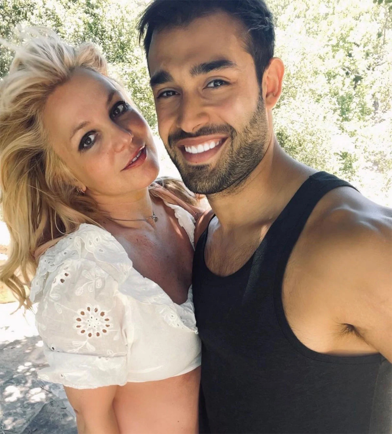 Britney Spears comemora nudez com Sam Asghari após vitória na audiência de tutela