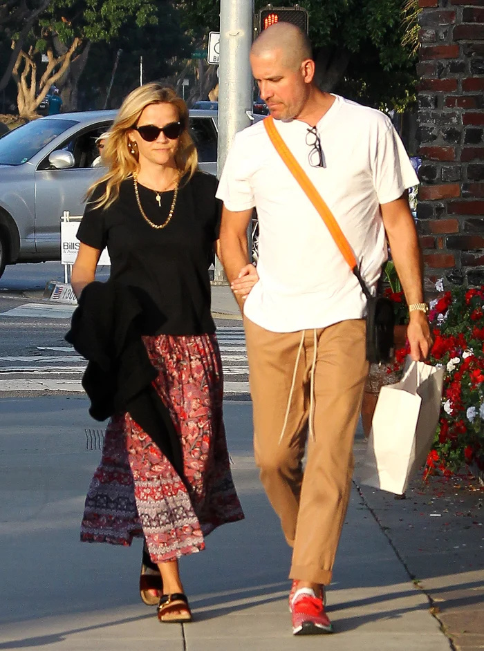 Reese Witherspoon e Jim Toth têm mergulhado discretamente em ativos por anos antes da separação - eles estavam 'se preparando para o próximo capítulo' - 187
