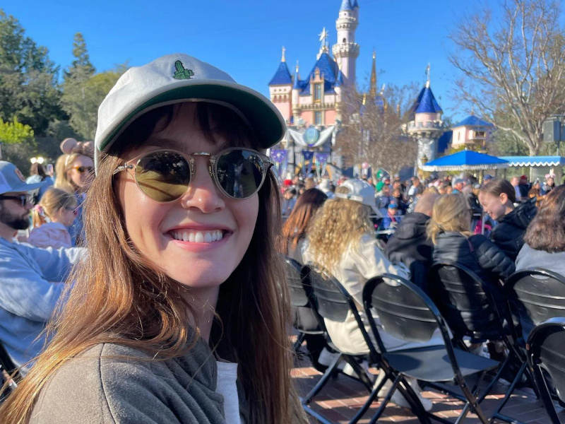 Leighton Meester Stars i Disneyland