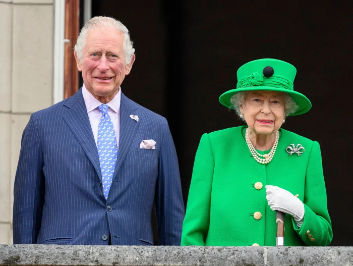 Le roi Charles III's Sweetest Moments With Late Mother Queen Elizabeth II Through the Years: Photos