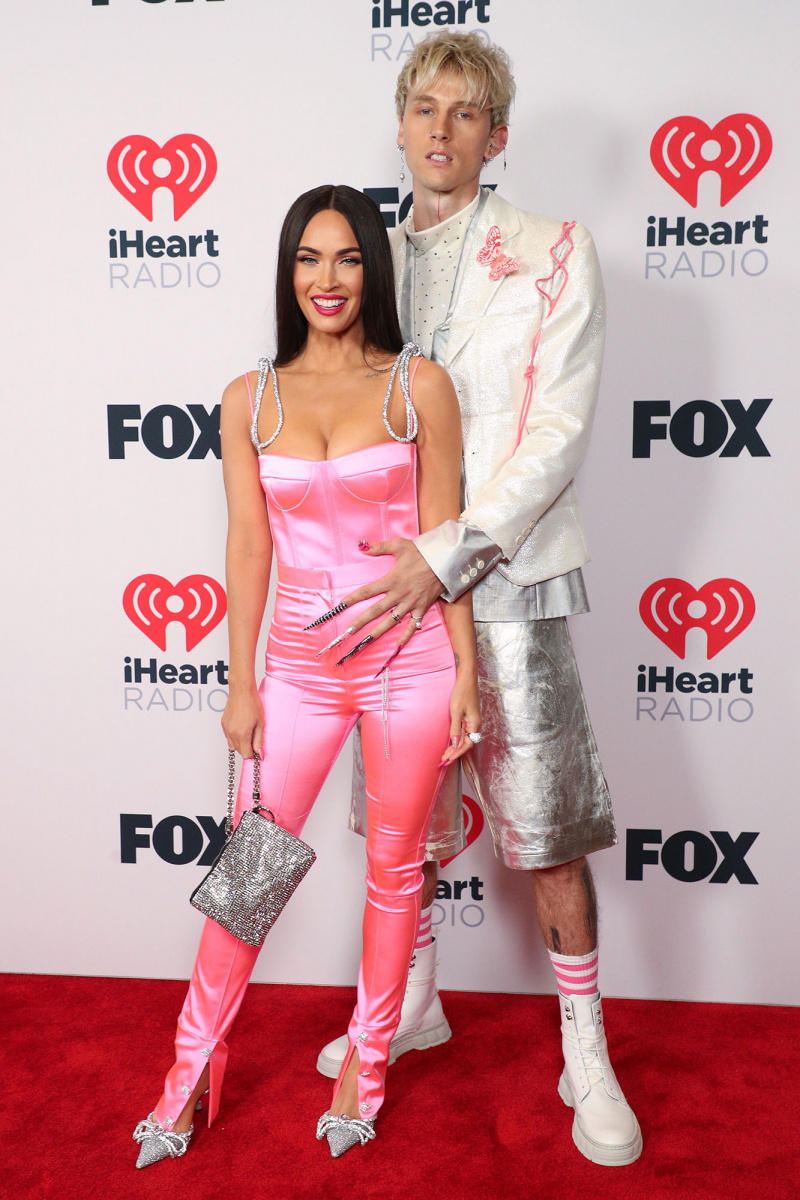 Machine Gun Kelly i Megan Fox dają sobie nawzajem pasujące atramenty: „F-king Best Tattoo”