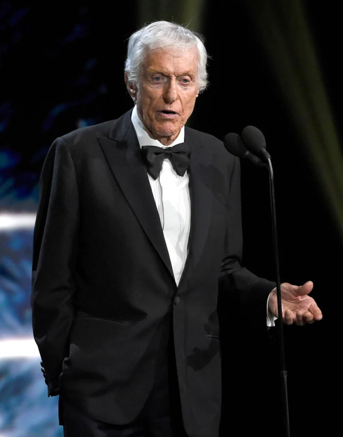 Dick Van Dyke sufrió'Minor Injuries' After Car Accident in Malibu: Details