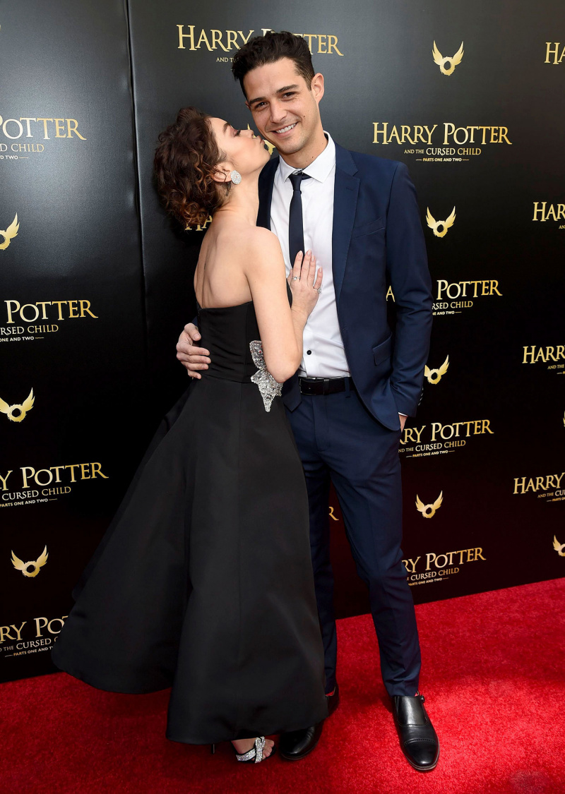 Se suponía que Ty Burrell oficiaría la boda de Sarah Hyland con Wells Adams 2