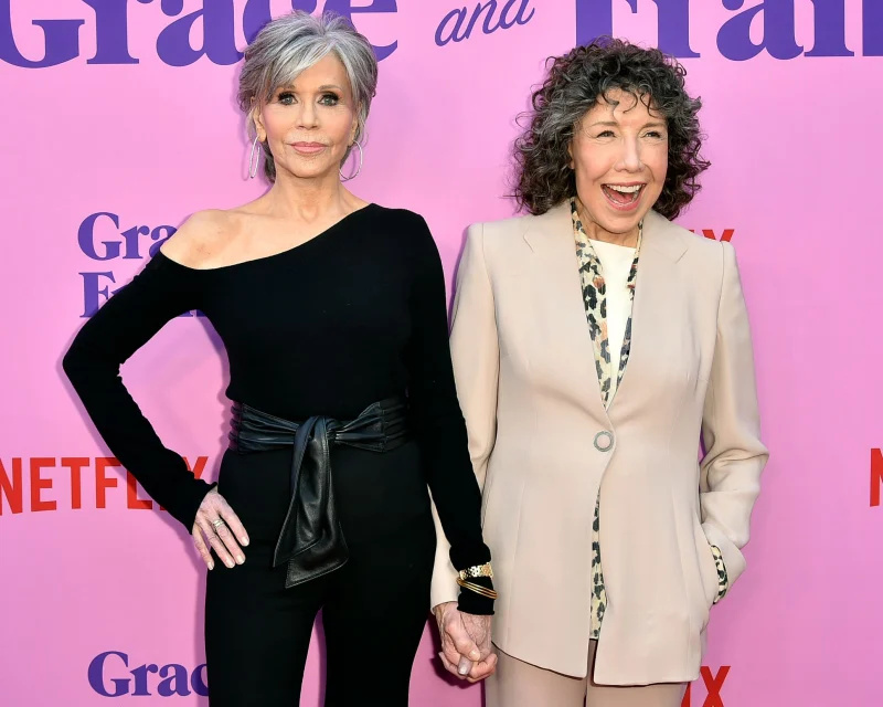 Segala-galanya Jane Fonda dan Lily Tomlin Telah Katakan Tentang Persahabatan Mereka: 'Anda Mengharuskan Saya Berair Mata'