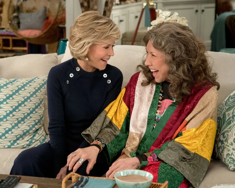 Segala-galanya Jane Fonda dan Lily Tomlin Telah Katakan Tentang Persahabatan Mereka: 'Anda Mengharuskan Saya Berair Mata'