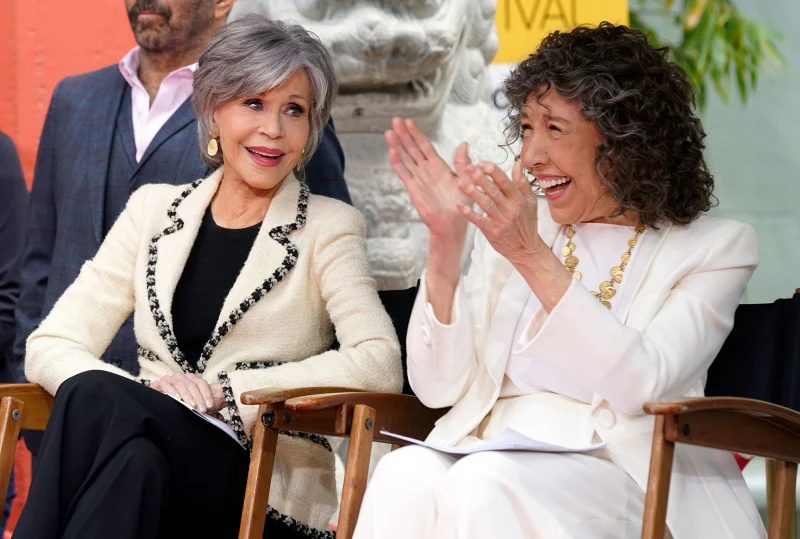 Segala-galanya Jane Fonda dan Lily Tomlin Telah Katakan Tentang Persahabatan Mereka: 'Anda Mengharuskan Saya Berair Mata'