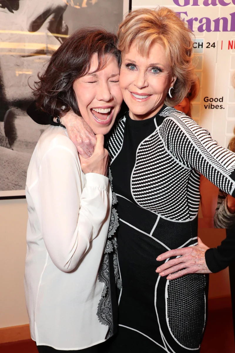 Segala-galanya Jane Fonda dan Lily Tomlin Telah Katakan Tentang Persahabatan Mereka: 'Anda Mengharuskan Saya Berair Mata'