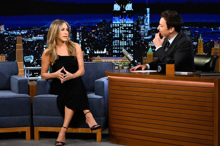 Jennifer Aniston sier BFF Adam Sandler kaller ut hennes datingvalg i kveld Show Jimmy Fallon
