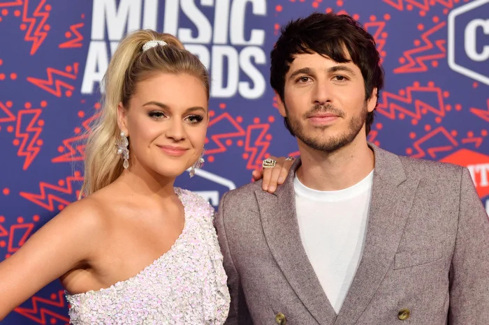Morgan Evans tipsar om känsla'Lonely,' Starting Over After Kelsea Ballerini Divorce on New Song 'On My Own Again'