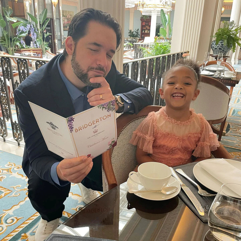 Alexis Ohanian Hčerka Olympia Uživajte v Bridgertonovi, ki jo je navdihnila čajanka