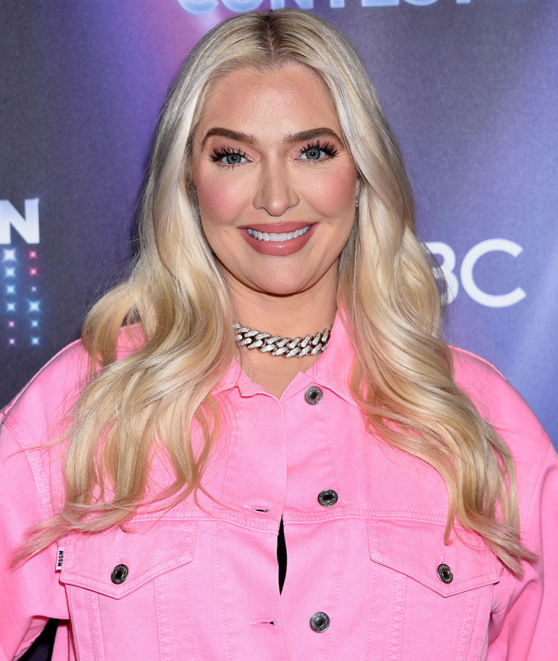 Diana Jenkins fait un don de 100 000 $ aux victimes du vol de Lion Air' Families After 'RHOBH' Costar Erika Jayne Fraud Lawsuit pink jacket