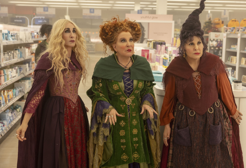 كاثي نجمي تكشف سبب ذلك'Hocus Pocus' Character's Smile Changed in Disney+ Sequel: ‘We Can Justify It'