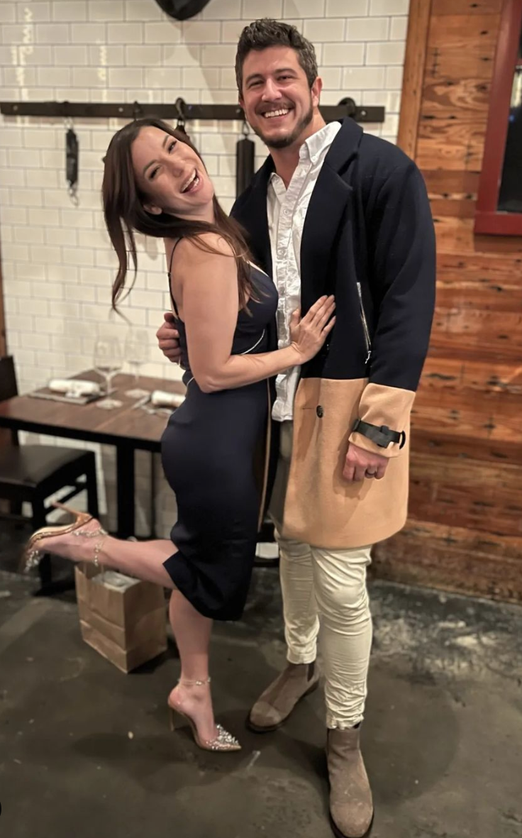 Kärleken är blind's Amber Pike, Matt Barnett Celebrate 4th Wedding Anniversary