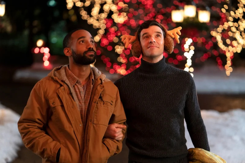 'Single All the Way' — Netflix Aşk aşktır! Yıllar Boyunca En İyi LGBTQIA+ Tatil Romantik Filmleri
