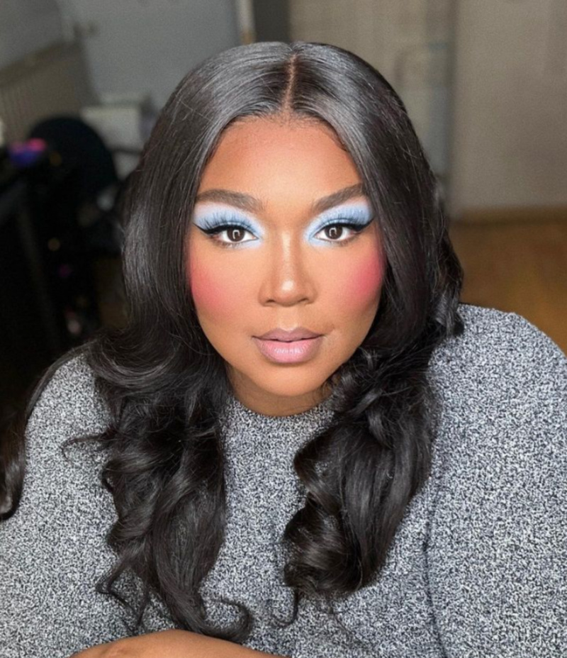 lizzo-kulmakarva-kynä