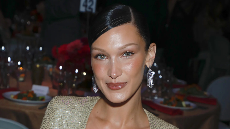 Bella Hadid'e Muhteşem Yaz Parıltısını Veren Bronzlaştırıcıyı Alın