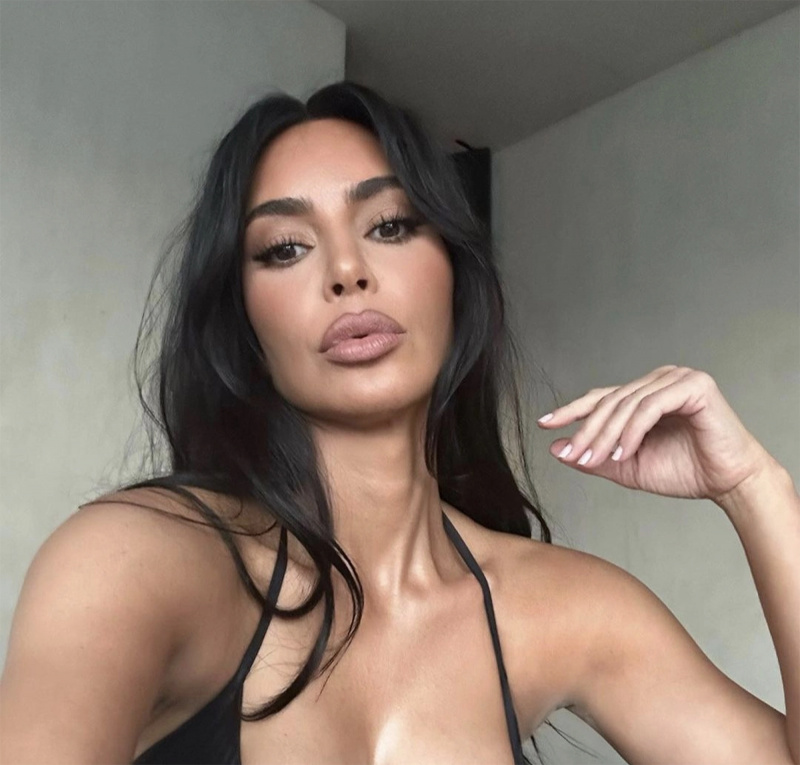 kim-kardashian-adidas-cushioned-zeķes