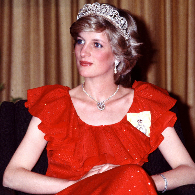 era Kate Middleton's Red Coat a Nod to Princess Diana