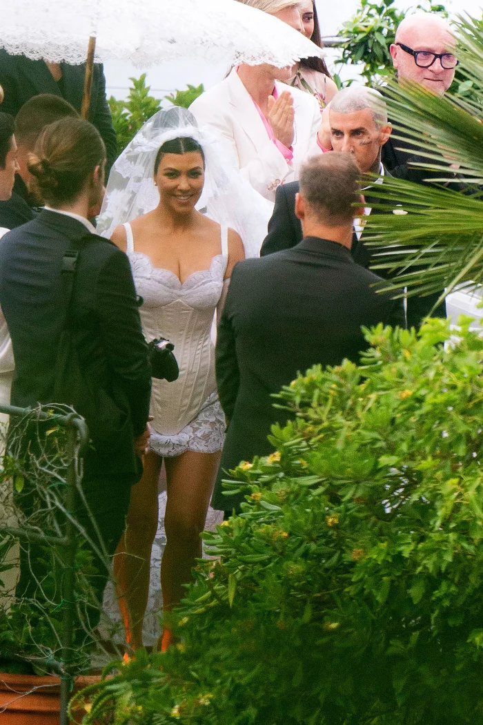 Kourtney Kardashian reflekterer over brudekjolen Travis Barker 2