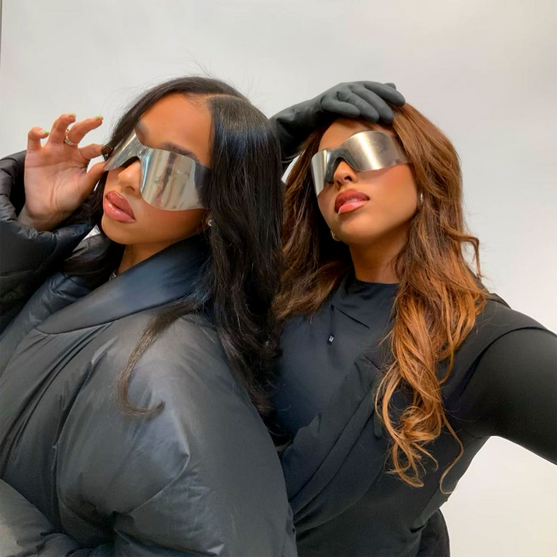 凯莉詹纳's Former BFF Jordyn Woods Models Shades From Kanye West's Yeezy Line