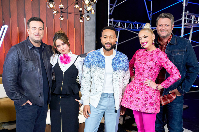  Blake Shelton ridiculamente zomba da esposa Gwen Stefani Fashion Choices The Voice Season Premiere 3